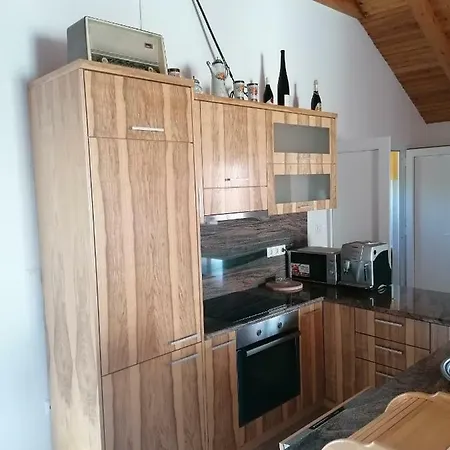 Apartman Lea *