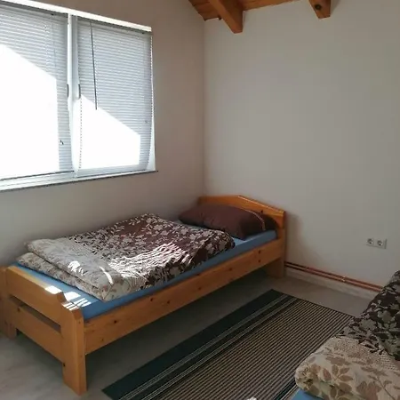 Apartman Lea *